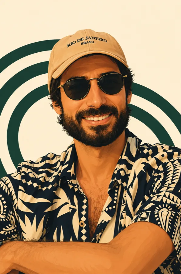 Seb Albou, fondateur de falaí, casquette Rio de Janeiro et chemise brésilienne